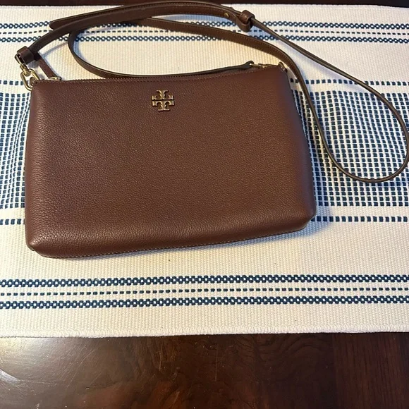 NWOT Tory Burch Mercer Chocolate Pebbled Leather Crossbody Bag - Picture 1 of 6